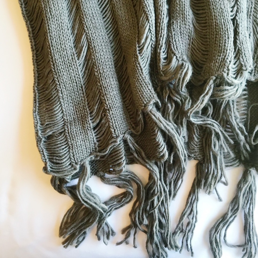 Distressed Sleeveless Cardigan - Picture 4 of 6